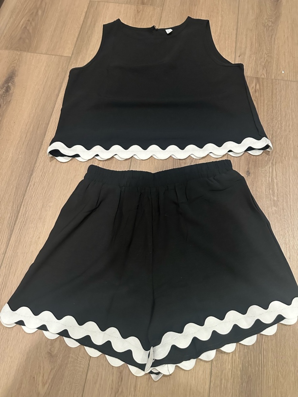 Black Two-Piece Scallop Trim Set